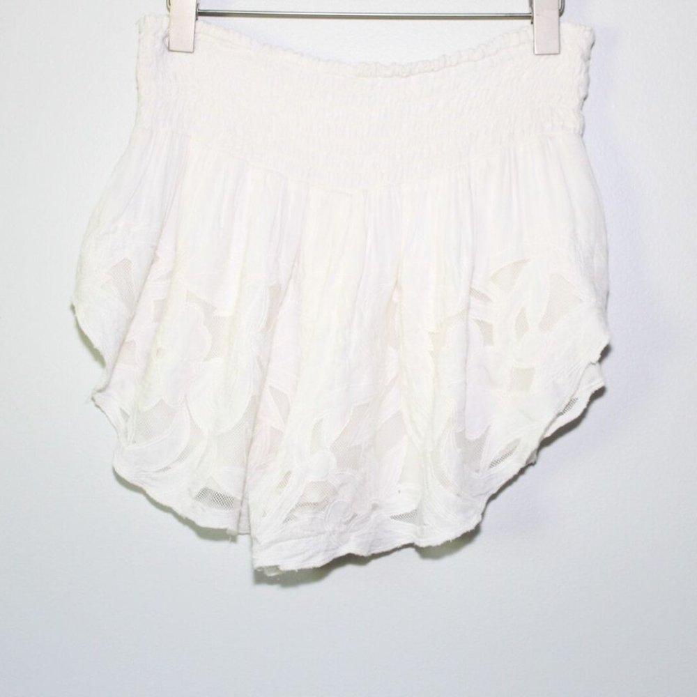 Free People Lace Kadek Shorts Off White Smocked Floral Cutout Size Large H13520 - Picture 10 of 10